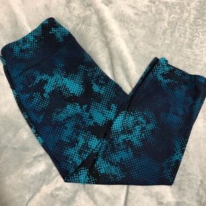 Old Navy Active workout capris - size large